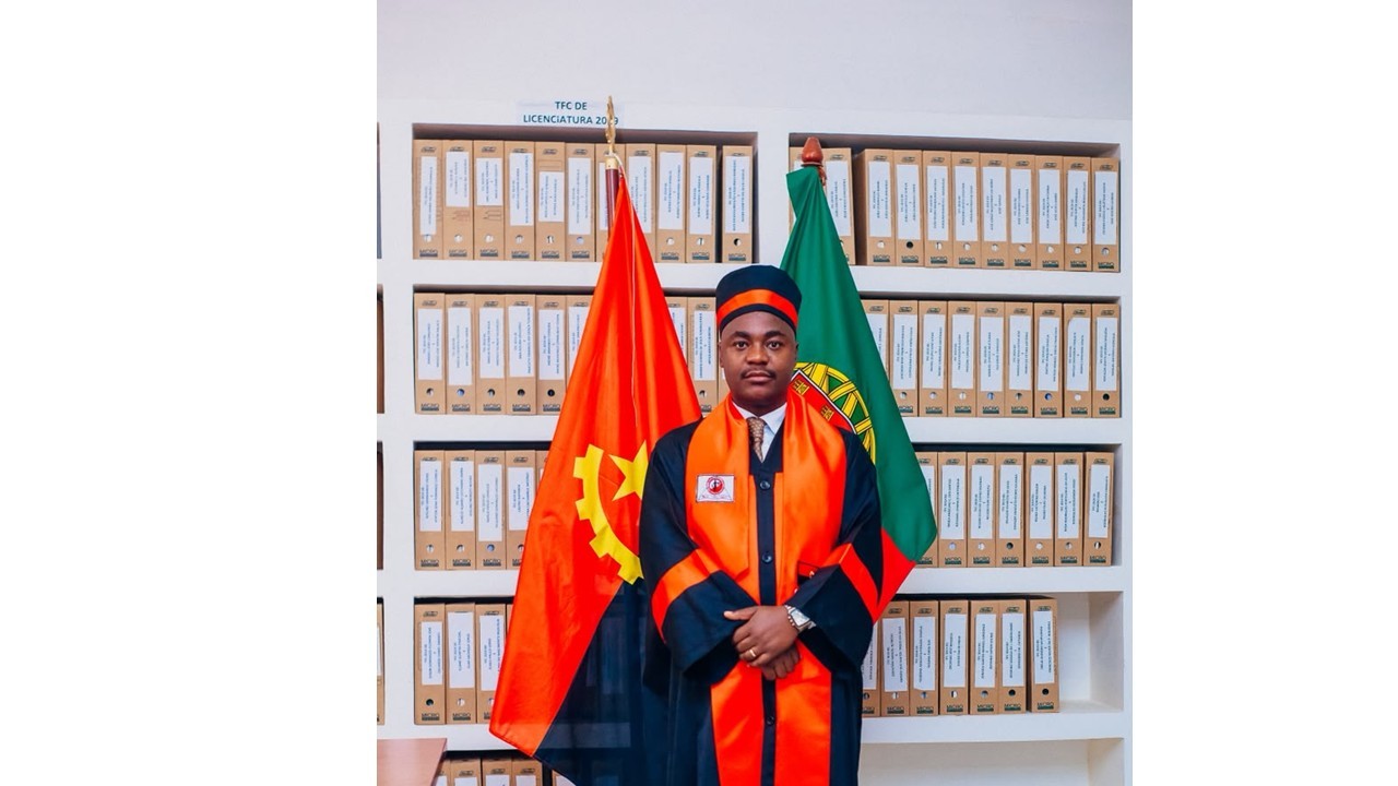 UJES FELICITA DOCENTE DA FACULDADE DE DIREITO PELA DEFESA DE MESTRADO COM DISTINÇÃO NA UNIVERSIDADE DE LISBOA