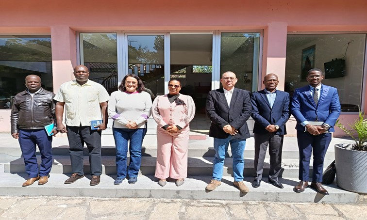 VISITA OFICIAL DA VICE-GOVERNADORA DO CUBANGO À UJES