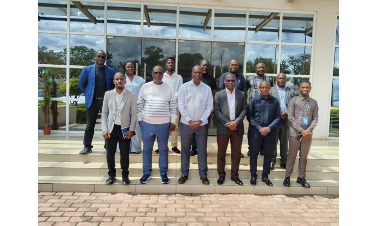 MINISTÉRIO DO ENSINO SUPERIOR AVALIA TRANSIÇÃO DIGITAL NA FACULDADE DE ECONOMIA DA UJES