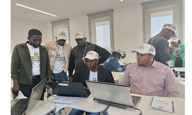 SEGUNDO DIA DO PROJECTO FORTICPD NA UJES MARCADO POR AULAS PRÁTICAS DE COMUNICAÇÃO DIGITAL