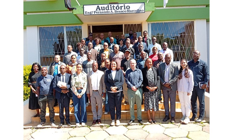 FCA-UJES ACOLHE MASTERCLASS SOBRE ABORDAGENS SUSTENTÁVEIS À GESTÃO DE RESÍDUOS MINERAIS