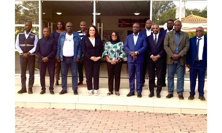 MINISTRA DE ESTADO PARA A ÁREA SOCIAL VISITA NOVAS INSTALAÇÕES DA FACULDADE DE ECONOMIA NO HUAMBO